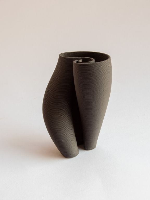 Shell vase, black porcelain